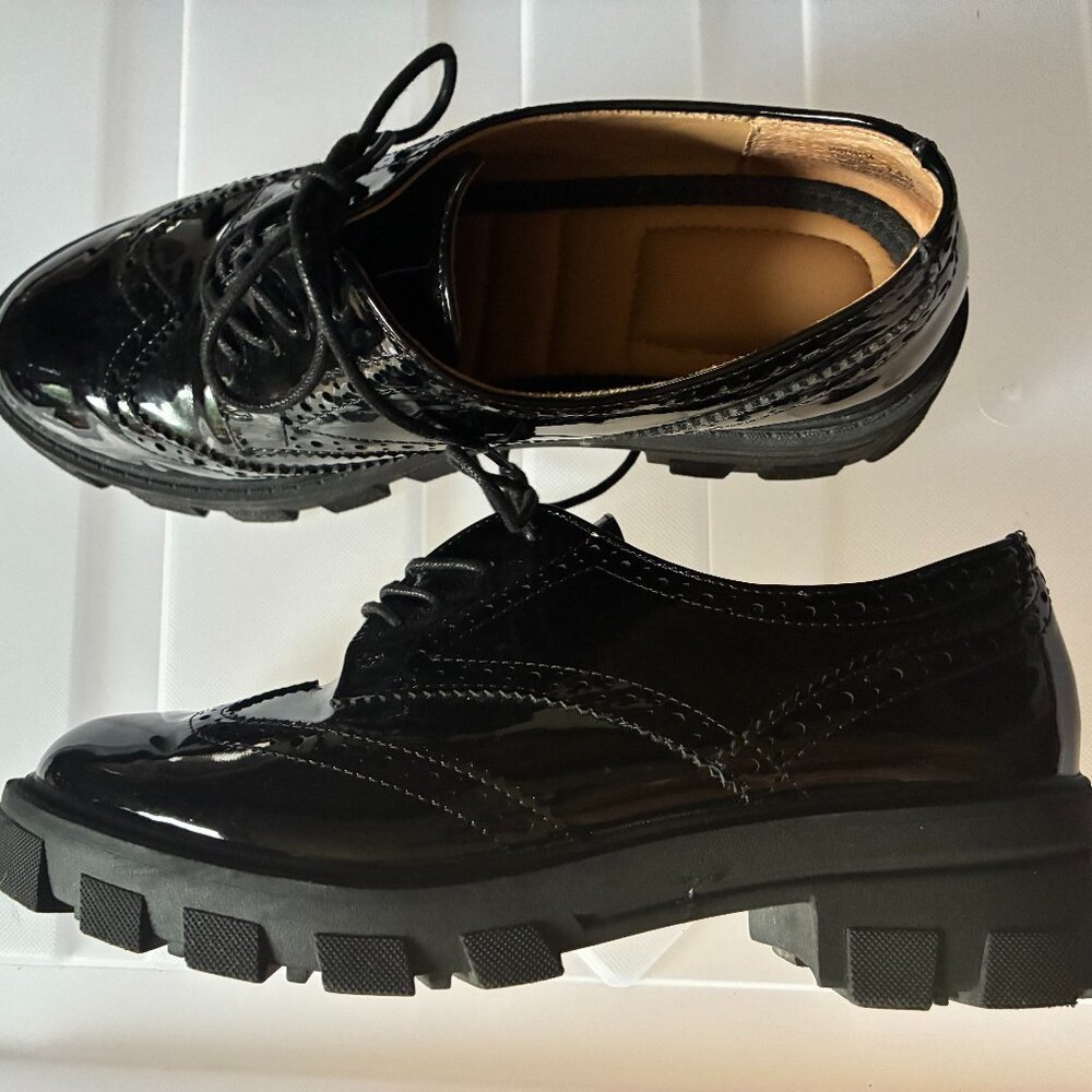 Kelly and Katie Black Patent Oxford Shoes Size 7.5